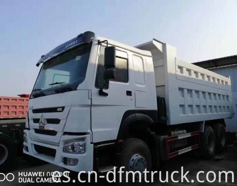 Used Dump Truck 1